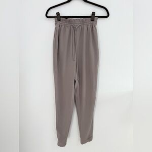 Babaton Markus Relaxed Fit Tapered Leg Pants Taupe Size XS Aritzia #58483